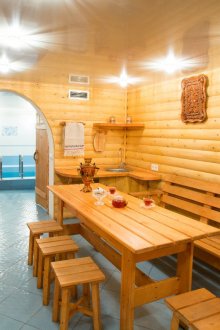 Σαλόνι με πρόσβαση στην πισίνα