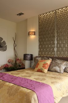 Φωτιστικά τοίχου και επιτραπέζιες λάμπες στο υπνοδωμάτιο