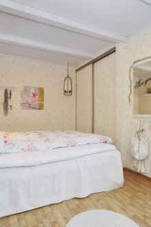 Φωτιστικά τοίχου σε ένα ρομαντικό υπνοδωμάτιο