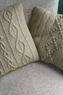 Διακοσμητικά μαξιλάρια με πλεκτά καλύμματα θα προσθέσουν άνεση στο εσωτερικό σας