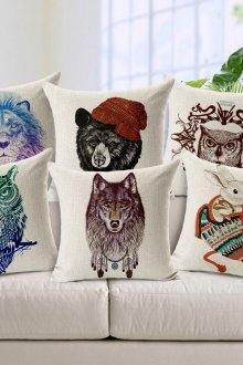 Μαξιλάρια με εικόνες ζώων είναι κατάλληλα για τη διακόσμηση ενός παιδικού δωματίου