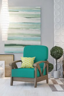 Oreillers décoratifs lumineux dans un salon lumineux