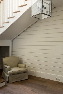 Λευκή οροφή στο διάδρομο