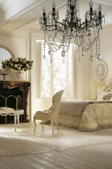 Υπνοδωμάτιο ιταλικού στιλ σε λευκά και μπεζ χρώματα