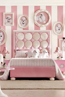 Επιτραπέζια διακόσμηση με ροζ χαρτοπετσέτα