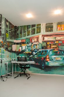 Όμορφο μοτίβο σε ολόκληρο το τείχος στο δωμάτιο