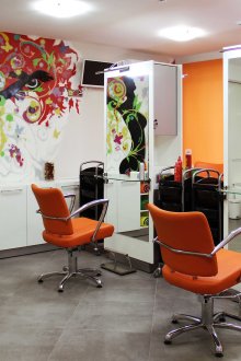 Φωτεινή εικόνα στον τοίχο στο εσωτερικό