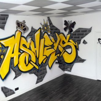 Γκράφιτι στο εσωτερικό ενός φωτεινού δωματίου