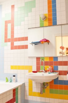 Τυπική διάταξη με ένα παιχνίδι λουλουδιών σε ένα κεραμίδι