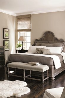 Λευκή και γκρι κρεβατοκάμαρα