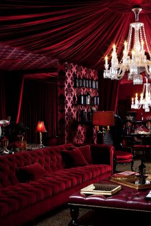 Πολυτελές σαλόνι-τραπεζαρία από μπορντό