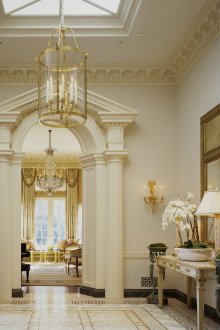 Κλασικές στήλες στο εσωτερικό