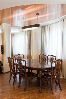 Στήλη τηλεόρασης στο σαλόνι