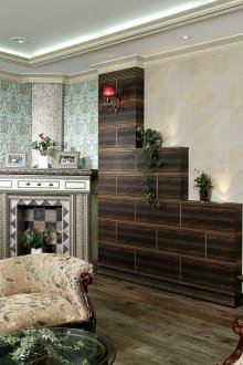 Κορνίζες στο σαλόνι με διακοσμητικό τζάκι