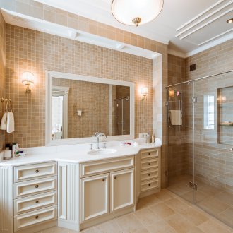 Καλύμματα οροφής στο εσωτερικό του μπάνιου