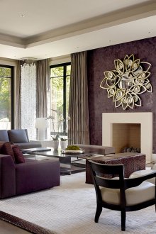 Σκούρο μωβ στόκος στο σαλόνι