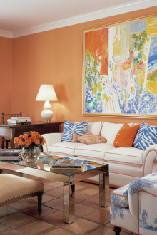 Ροδάκινο τοίχους στο σαλόνι