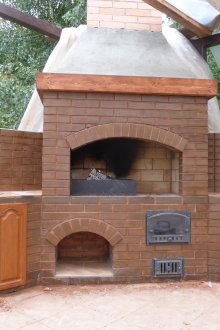 Ευρύχωρο μπάρμπεκιου τούβλο