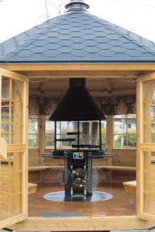 Gazebo με πάγκους και ένα μεγάλο μπάρμπεκιου