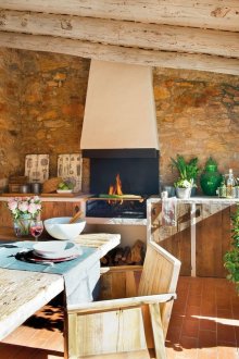 Μπάρμπεκιου και τραπεζαρία στο κιόσκι