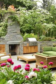 Φούρνος και μπάρμπεκιου στο οικόπεδο