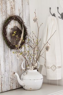 Vintage τσαγιέρα και κλαδιά σε vintage στυλ