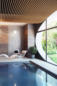 Πισίνα στο δωμάτιο με ένα μεγάλο παράθυρο