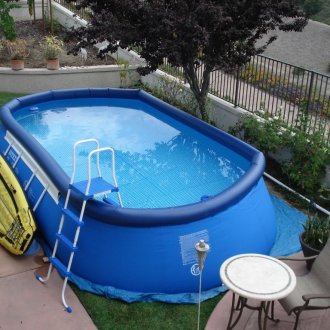 Μεγάλη φουσκωτή πισίνα