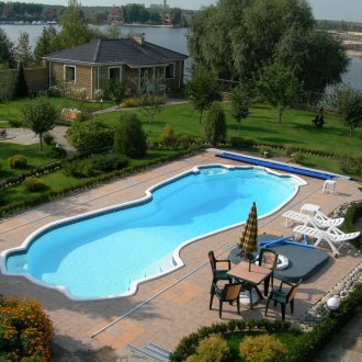 Μεγάλη πισίνα στην περιοχή