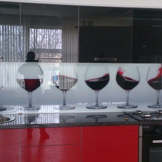 Γυάλινη ποδιά κουζίνας με ποτήρια