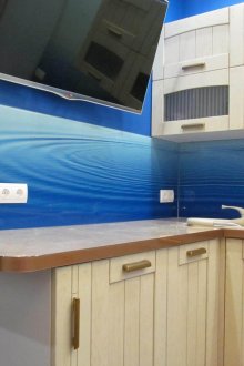 Γυάλινη ποδιά κουζίνας με νερό