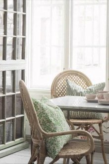 Ταπετσαρία στο λουλούδι της τραπεζαρίας