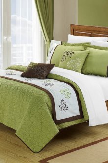 Ελαιοί τοίχοι, κλινοσκεπάσματα και κουρτίνες στο υπνοδωμάτιο.