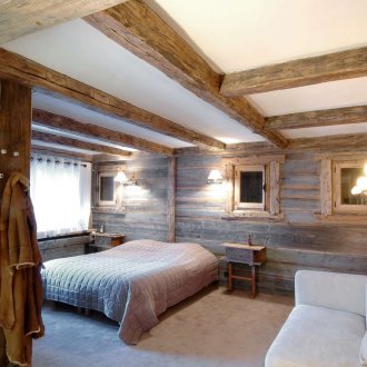 Ξύλινα δοκάρια στην κρεβατοκάμαρα