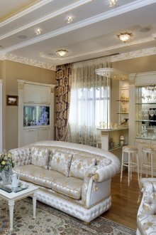 Καθιστικό με μπαρ σε ιδιωτική κατοικία σε κλασικό στιλ