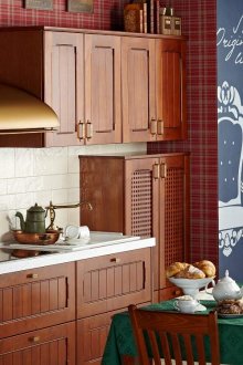 Χρυσή κουκούλα στην κουζίνα