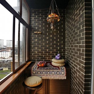 Μπαλκόνι σκούρου προσανατολισμού