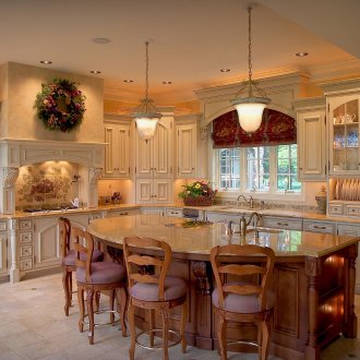 Όμορφη κουζίνα αποικιακού στιλ