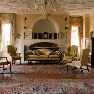 Όμορφη διακόσμηση στο σαλόνι με στυλ Empire