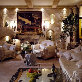 Φωτεινό σαλόνι σε γοτθικό στιλ