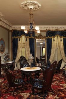 Αντίθεση στο εσωτερικό με ένα άγγιγμα γοτθικού στυλ