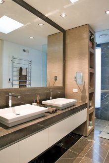 Σκούρο γκρι μάρμαρο στο μπάνιο