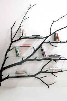 Ενδιαφέρουσα διακόσμηση ράφια στο σαλόνι