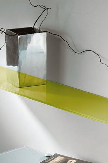 Χρωματιστό γυάλινο ράφι για εσωτερικά αντικείμενα