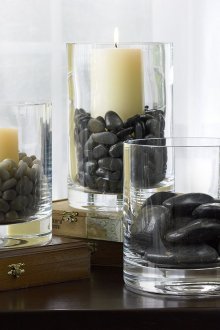 Ένας όμορφος συνδυασμός από πέτρες, γυαλί και κεριά
