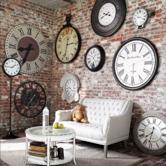 Αρχικό ρολόι τοίχου στο σαλόνι