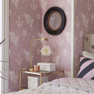 Ροζ και κρέμα στο υπνοδωμάτιο