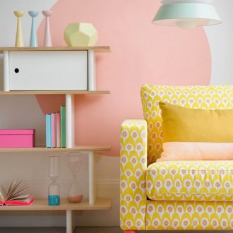 Ροζ και κίτρινο στο σαλόνι