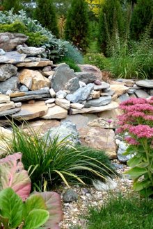 Επίπεδες πέτρες σε σχεδιασμό βράχου