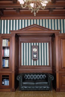 Κλασσικό ξύλινο ντουλάπι